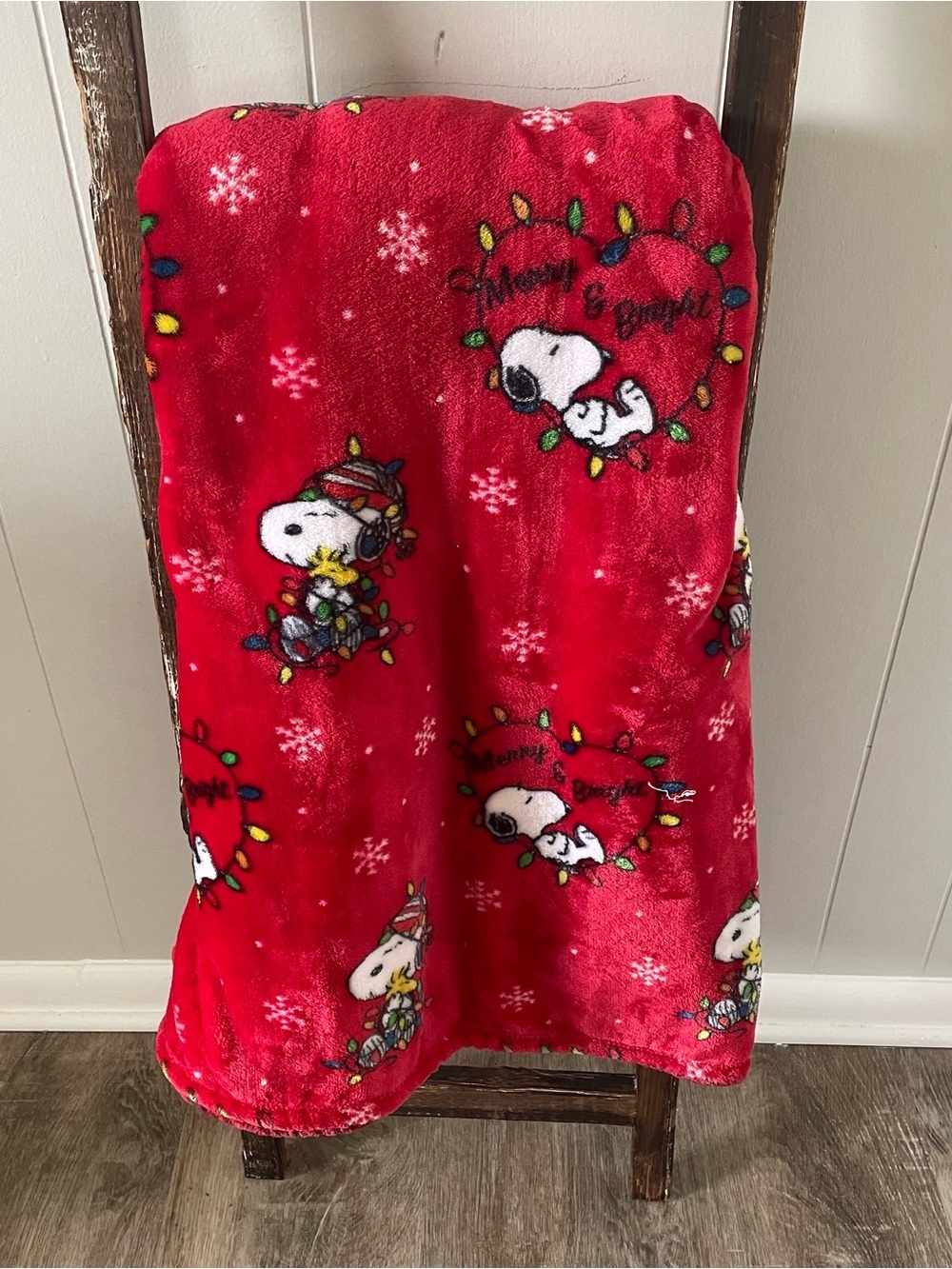 Berkshire Peanuts Snoopy Christmas Fleece Throw Blanket 37” x 63” - Picture 3 of 10